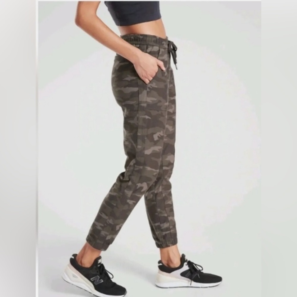 Athleta Gray/Green Camo Farallon Jogger, Size 4 - Picture 13 of 13